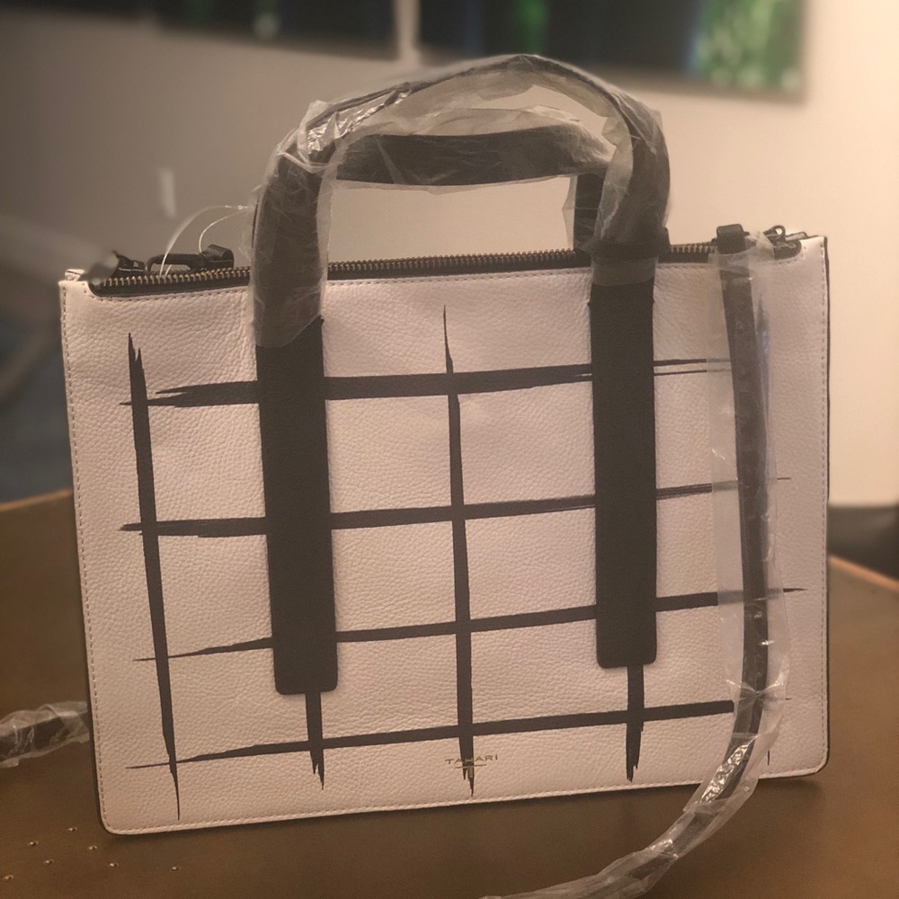 T TAHARI
Sienna Leather Satchel